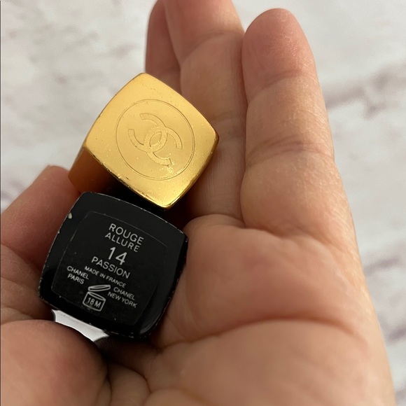 CHANEL Bold Red Lipstick - Picture 2 of 5